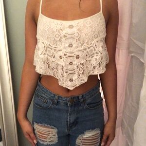 🌼 super cute white laced crop top